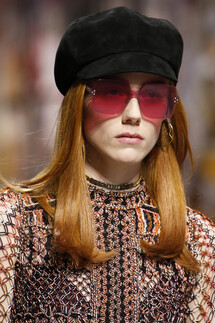 Details Christian Dior , Details Dior Fall 2018 Ready-to-Wear , Детали показа Кристиан Диор , Детали показа Диор осень зима 2018 , Fashion show , неделя моды в Париже , PFW , Мария Грация Кьюри , Mainstyles